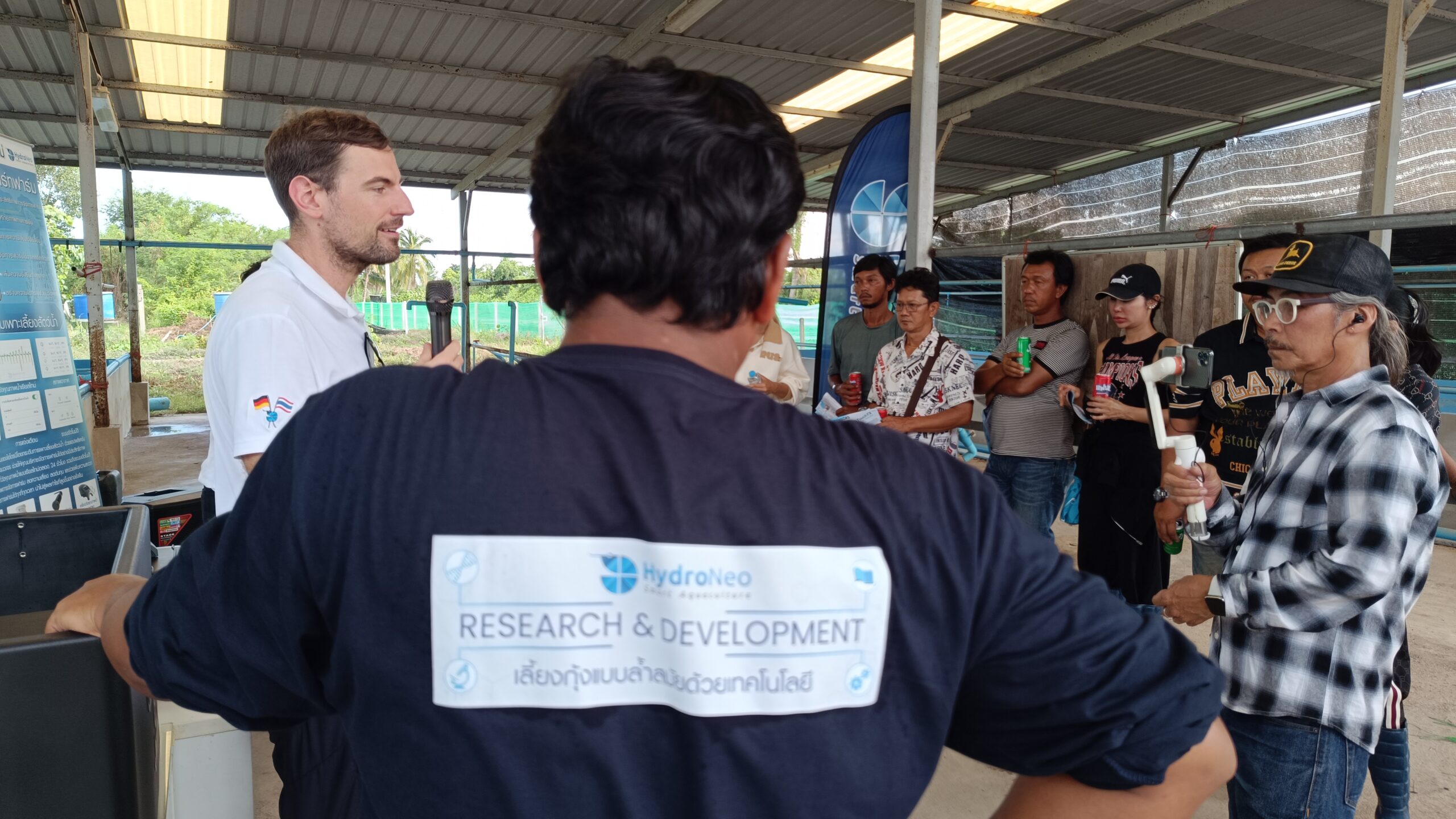 Fabian Reusch delivering a presentation to farmers on HyrdoNeo's research and development farm