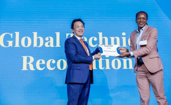 FAO Director Presents the Award to WAS (accepted by Blessing Mapfumo).