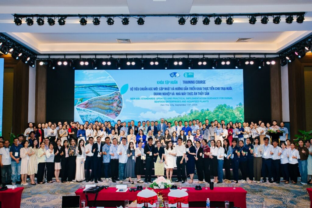 Group photo of participants at the ASC training course on the new standards for farms, seafood enterprises and aquafeed plants in Can Tho, Vietnam