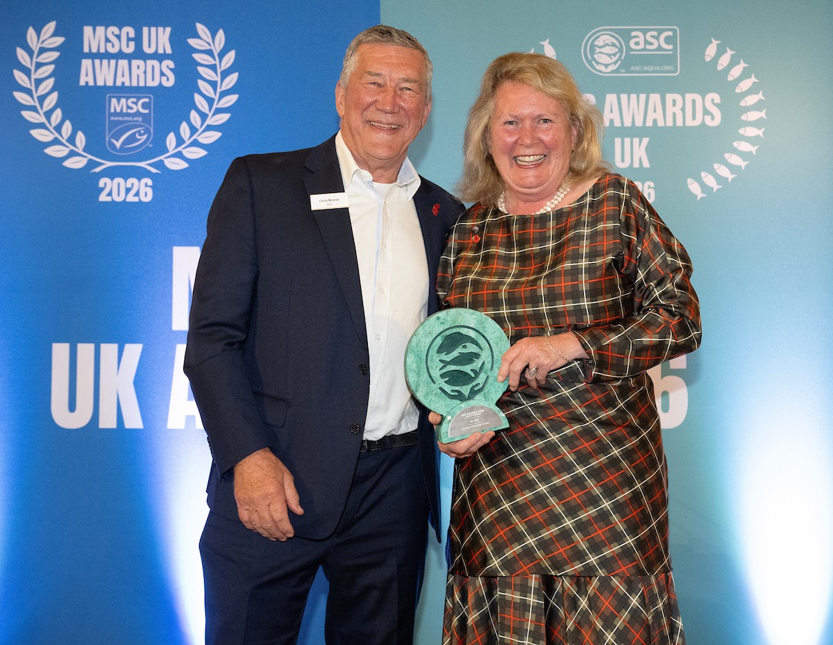 Chris Ninnes, ASC CEO, presents the ASC Lifetime Achievement Award to Su Cox at the 2026 MSC and ASC UK Awards.